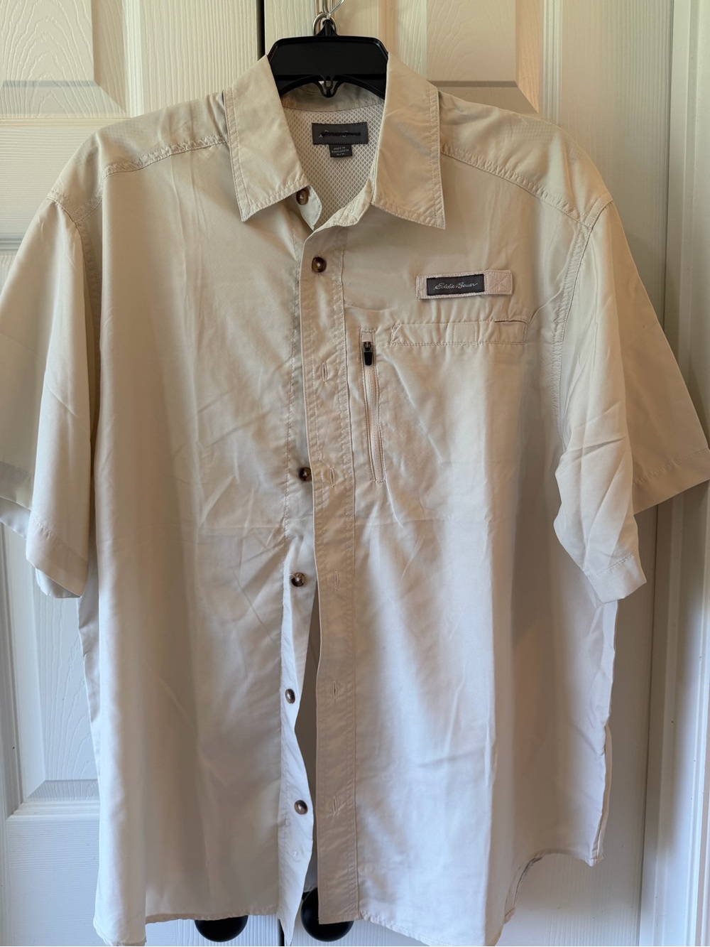 Eddie Bauer Men's Short-Sleeve Button-Down Shirt in Light Beige size M